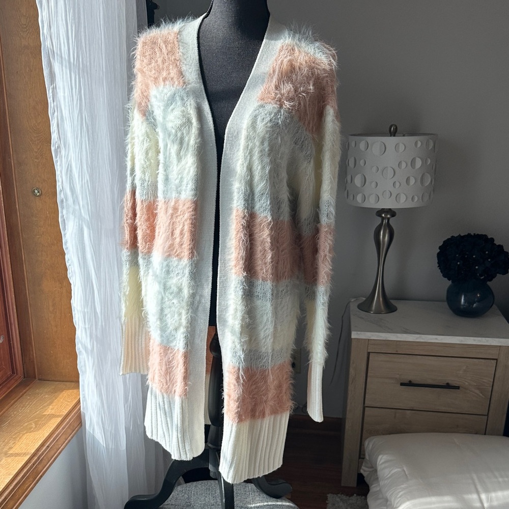 VENUS Fuzzy Colorblock Cardigan in Cream, Peach and Gray